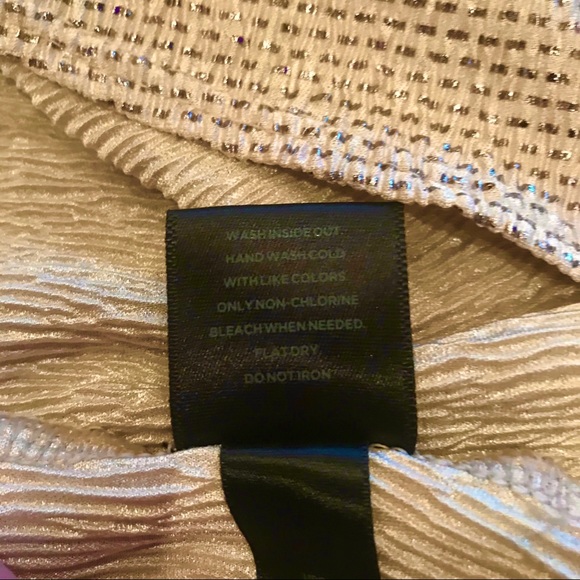 Simply Vera Vera Wang Gold & Cream Blouse - Picture 7 of 8